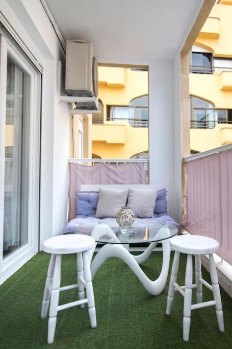 Piso reformado cerca de la Playa y el Supermercado - Two-Bedroom Apartment with Balcony - 46