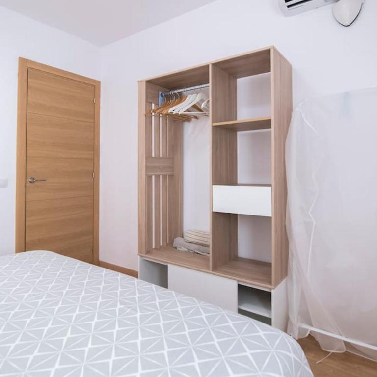 Piso reformado cerca de la Playa y el Supermercado - Two-Bedroom Apartment with Balcony - 53