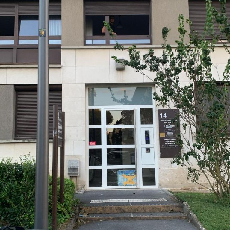 Reims centre-ville -au1er étage avec 2 chambres - 6 personnes - Appartamento con 2 Camere da Letto - 9