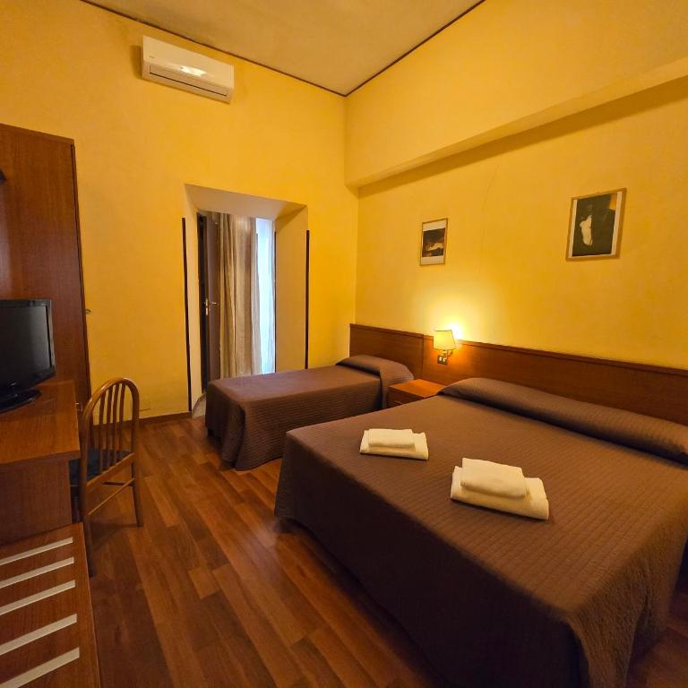 Hotel Azzurra - Camera Tripla con Bagno Privato - 4