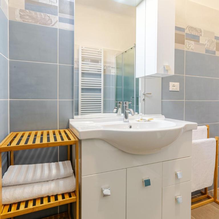 2 Camere Indipendenti, In pieno Centro con Veranda - Appartamento con 2 Camere da Letto - 7