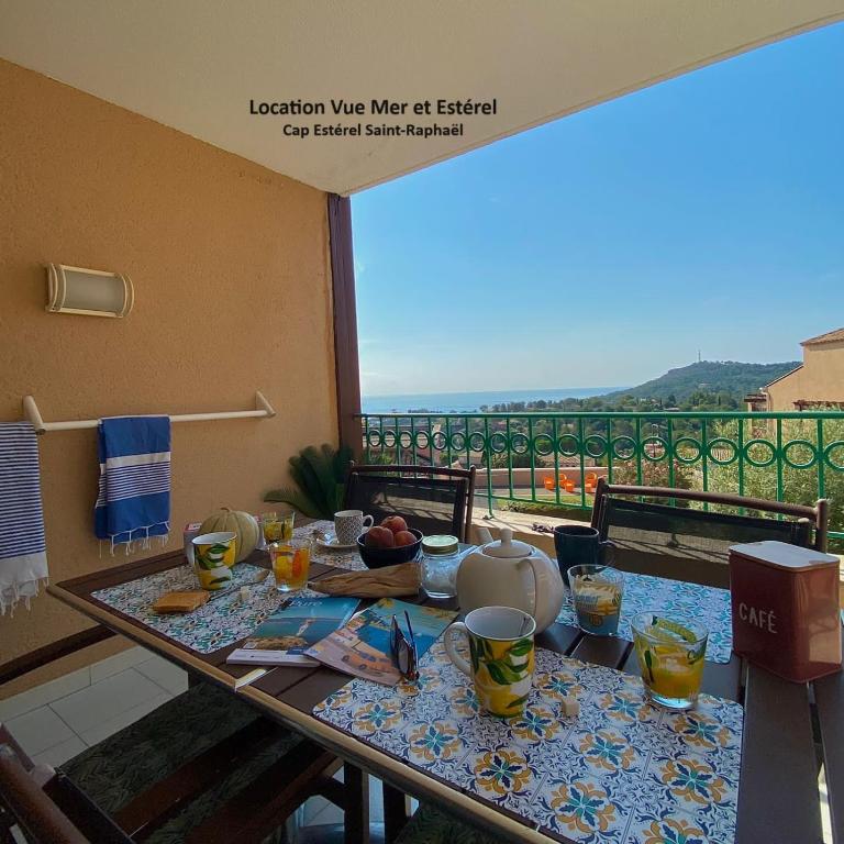 "Location Vue MER et ESTEREL", Cap Estérel Agay-Saint Raphaël, T2, piscines, parking, wifi - Apartment mit 1 Schlafzimmer - 2