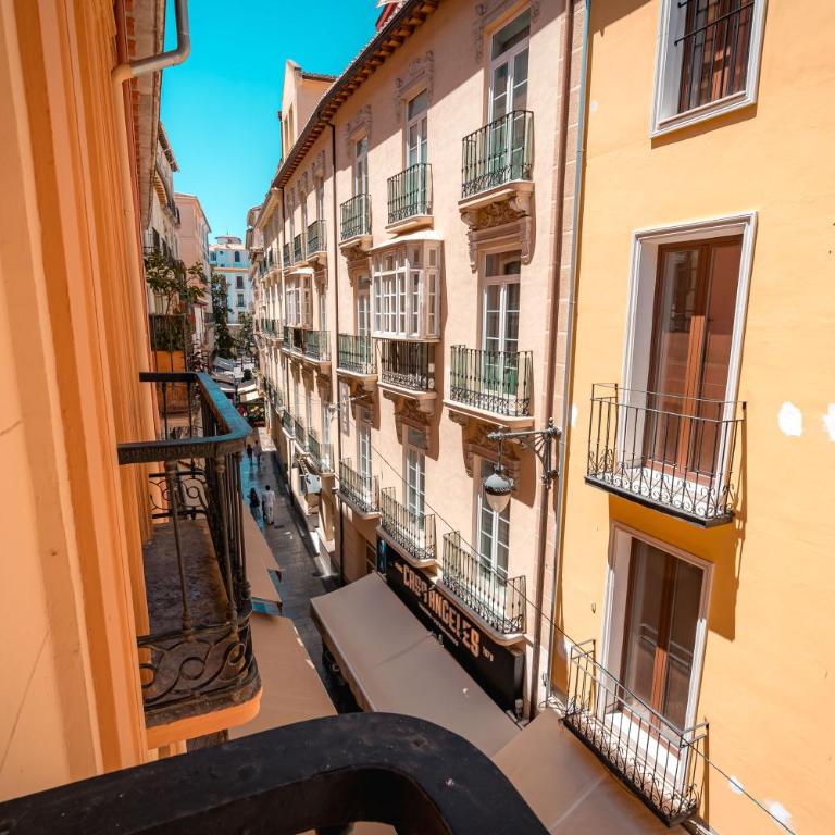 - Apartamento en pleno Centro - QH Ayuntamiento Granada - Deluxe Apartment - 1