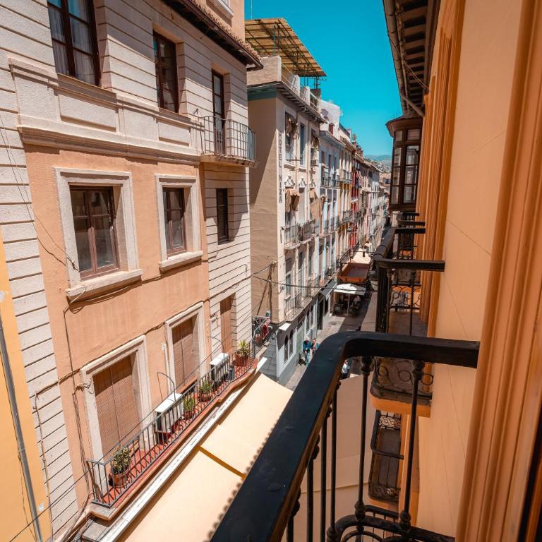 - Apartamento en pleno Centro - QH Ayuntamiento Granada - Deluxe Apartment - 6