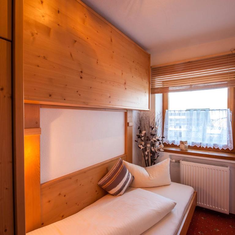 Gästehaus Wöberlerhof - Familienzimmer mit Bergblick - 3