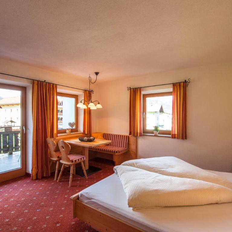 Gästehaus Wöberlerhof - Familienzimmer mit Bergblick - 1