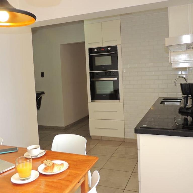 Semipiso céntrico con hermosas vistas de la ciudad - Three-Bedroom Apartment - 15