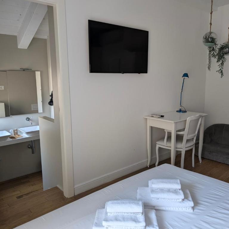 Cosmopolitan Central Rooms - Double Room - 3