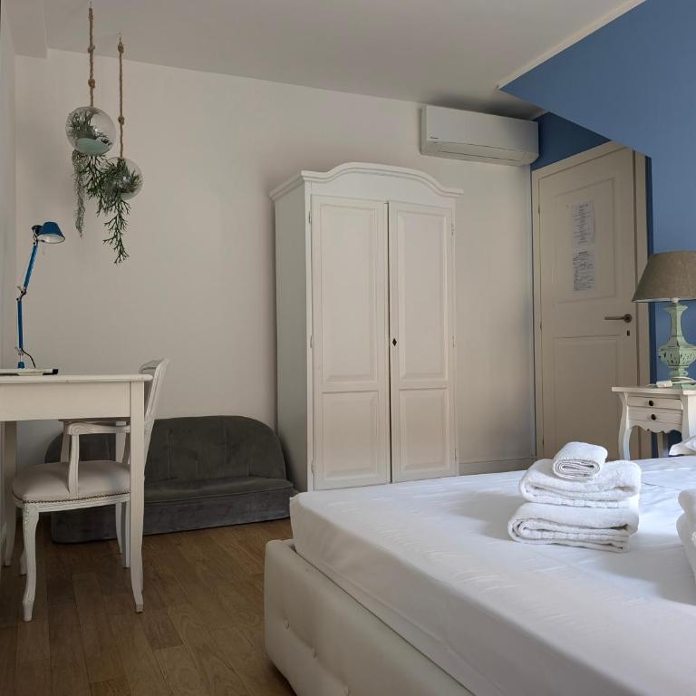 Cosmopolitan Central Rooms - Double Room - 4