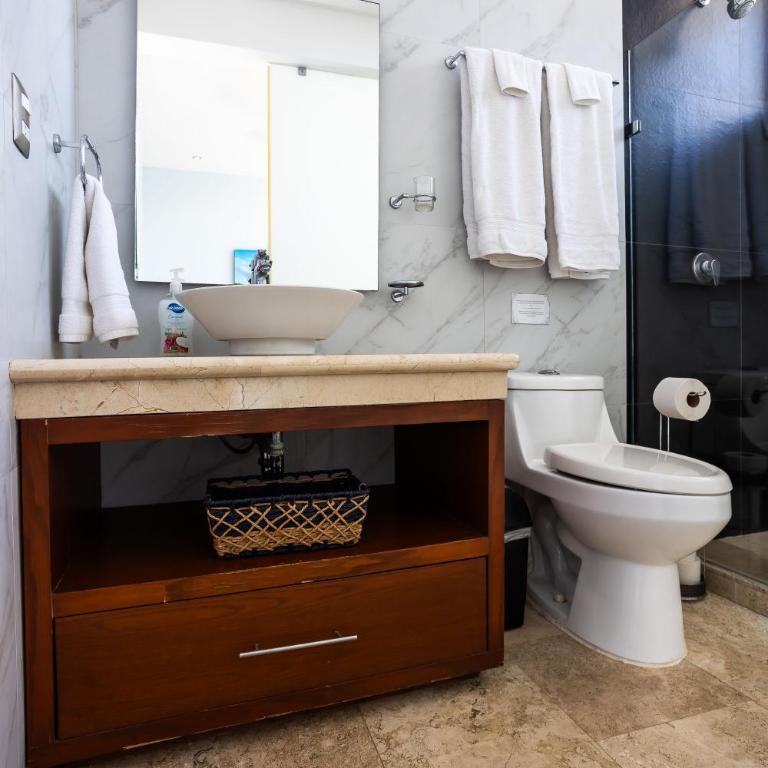 Beautiful 2bd 2bth, Ocean Views - Apartamento de 2 dormitorios - 13