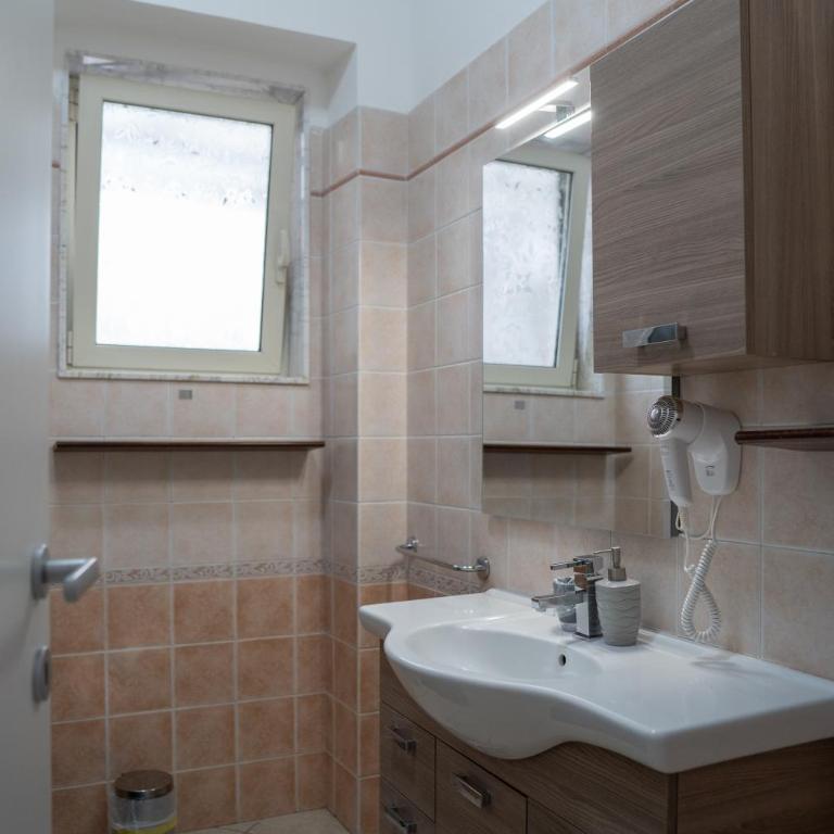 WHITEHOUSE - Comfort Triple Room - 19