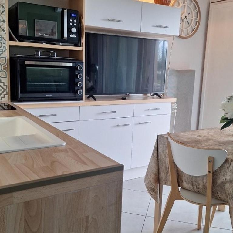 Appartement 2⭐ à Balaruc-les-Bains - Climatisé, Wifi, Près Thermes - FR-1-503-40 - Studio - 11