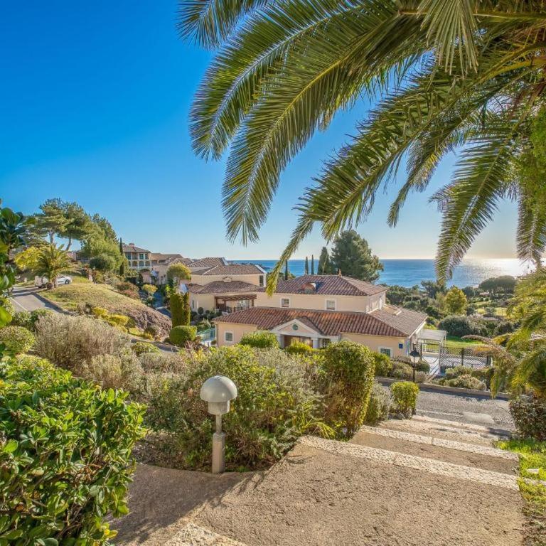 Dans un cadre d'exception, Vue mer panoramique à Agay Côte d'Azur, Village Vacances Cap Esterel, 2 chambres, avec jardin, golf, climatisation, Wifi, 5 piscines - Appartement - Vue sur Mer - 30