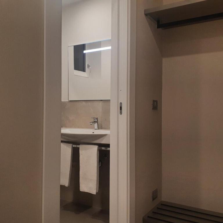 Smart Apartment Sei Chiese - TWA - Twin Room with Private Bathroom - 2