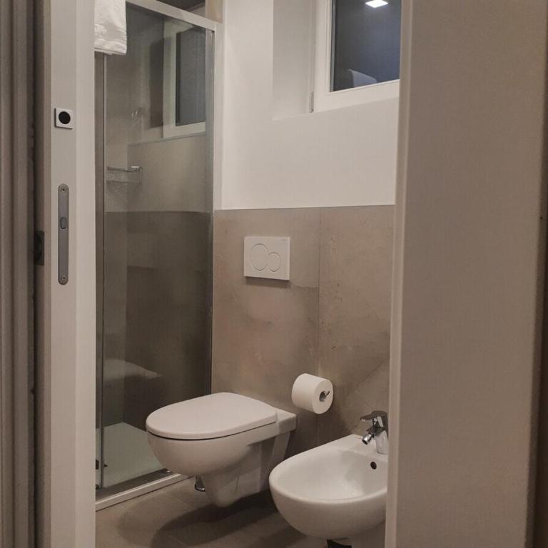 Smart Apartment Sei Chiese - TWA - Twin Room with Private Bathroom - 4
