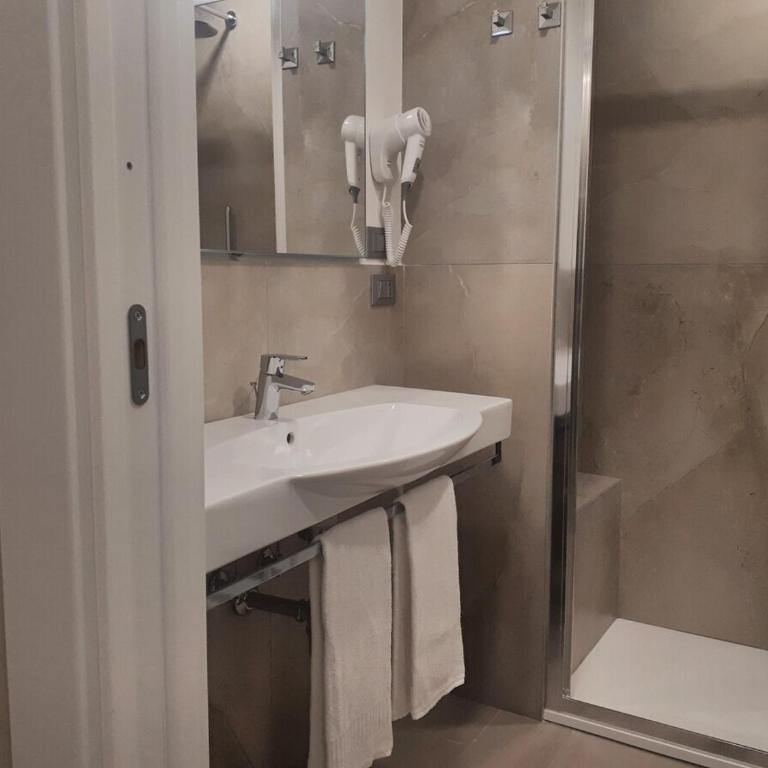 Smart Apartment Sei Chiese - TWA - Twin Room with Shower - 4
