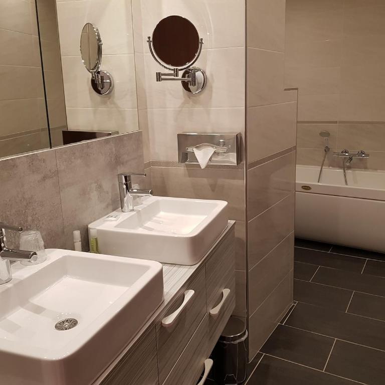 Brit Hotel de Grignan Vichy - Appartement 2 Chambres avec Douche Balnéo - 3