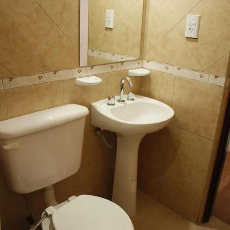 Hostal San Jorge - Triple Room with Private Bathroom - 4