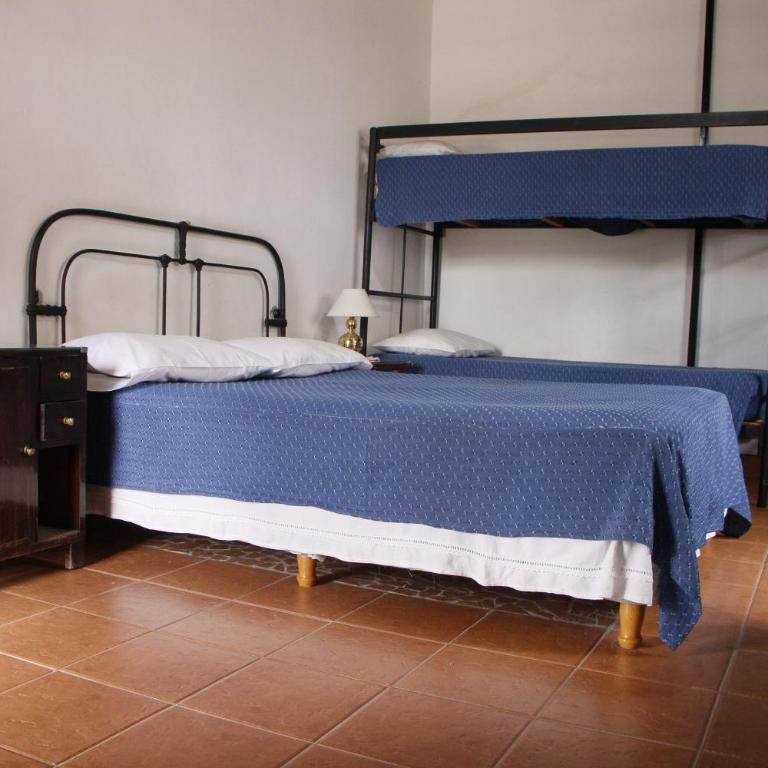 Hostal San Jorge - Family Room with Private Bathroom - 5
