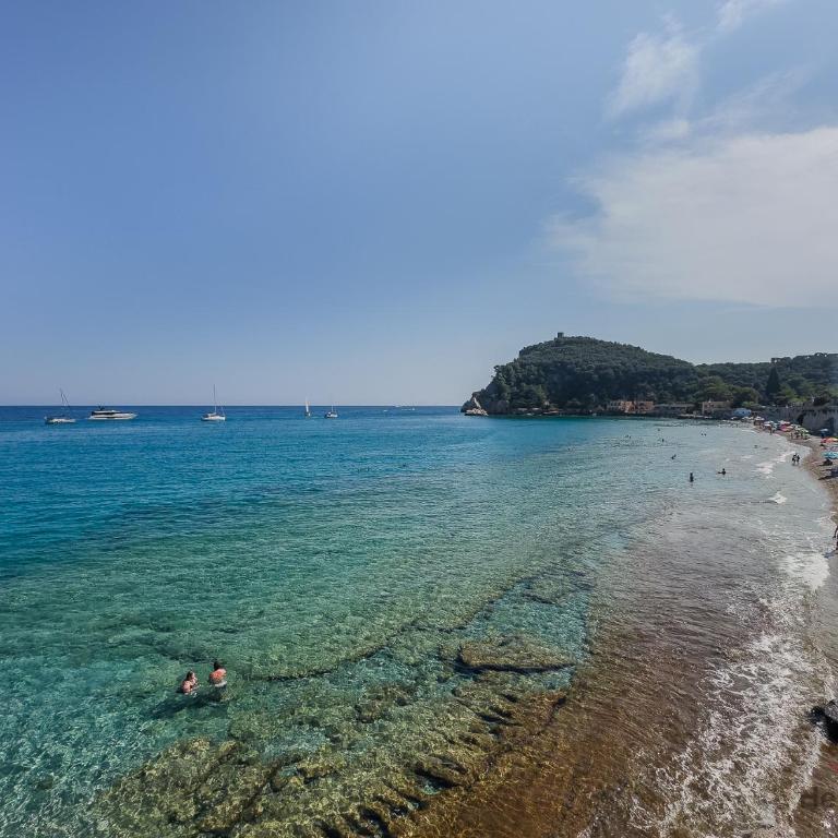Paradise with Terrace - Free parking - Smart TV - Appartamento con 1 Camera da Letto - 2