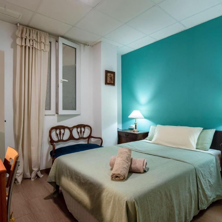 Mirador 1 del Mercado Central - habitacion con baño privado en el centro de la Ciudad Vella - One-Bedroom Apartment - 1