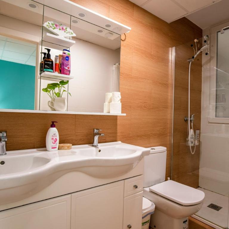 Mirador 1 del Mercado Central - habitacion con baño privado en el centro de la Ciudad Vella - One-Bedroom Apartment - 8