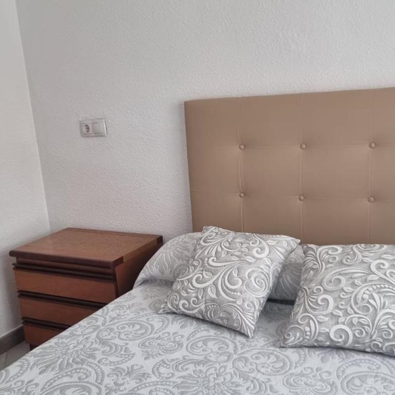 Habitación Matrimonio cerca a la Playa de Poniente - Habitación con cama grande - 4