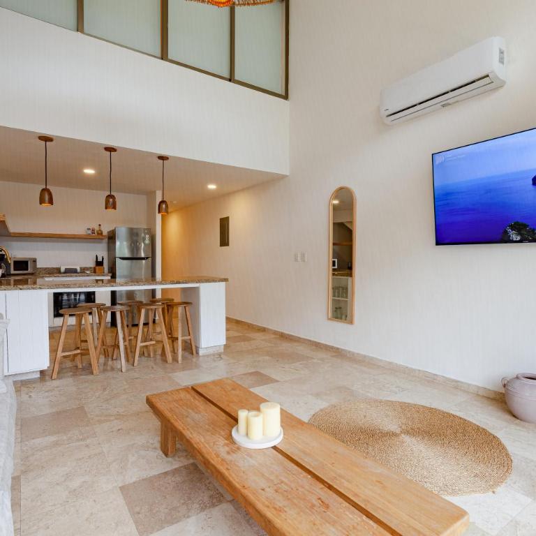 Ocean Plaza by Zamá Homes - Three-Bedroom Apartment with Street View - 4