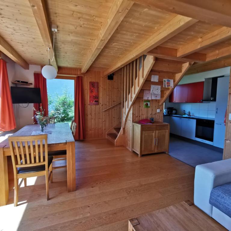 Chalet Mélèze in sonniger Lage mit schönem Ausblick , für 6 Personen - Ferienhaus mit 3 Schlafzimmern - 4