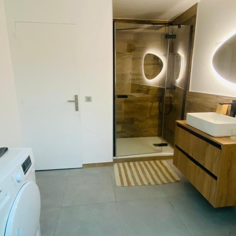 Val d’Europe Eva - Chambre Double avec Salle de Bains Privative - 1
