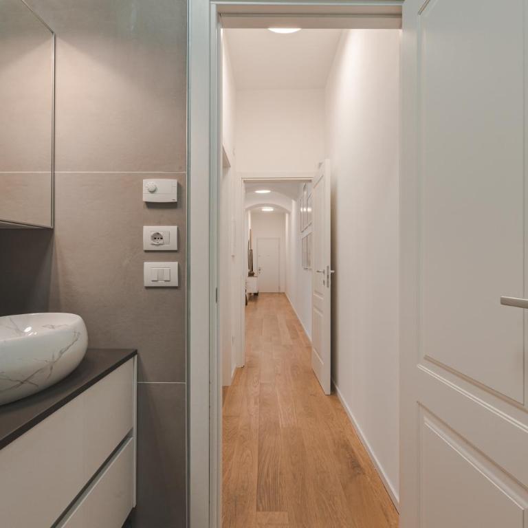 Stylish apartment in the center of Trieste - Central station - WIFI-Netflix - Appartamento con 2 Camere da Letto - 24