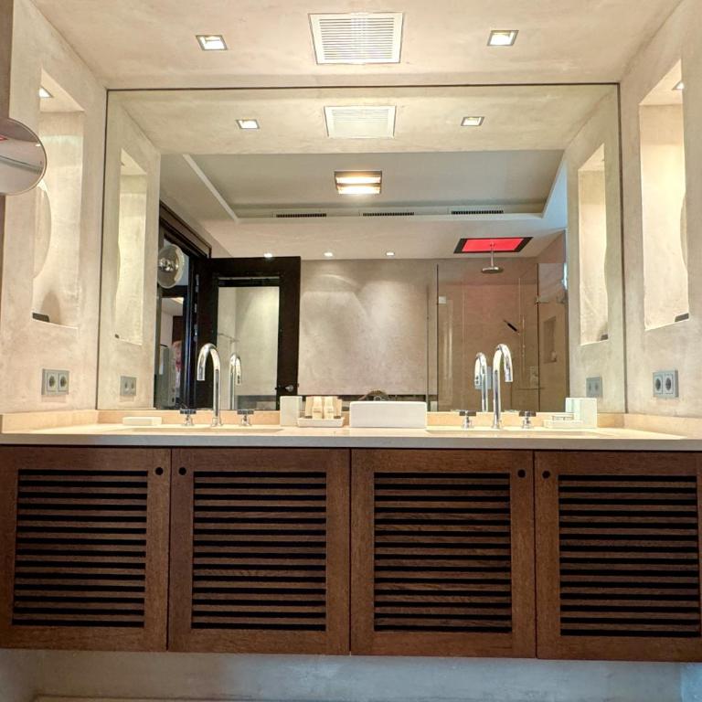 KITZ DELUXE SUITE 1 & 2 im Zentrum mit eigenem SPA & PARKEN by belle-stay - Suite 3 Chambres - 22