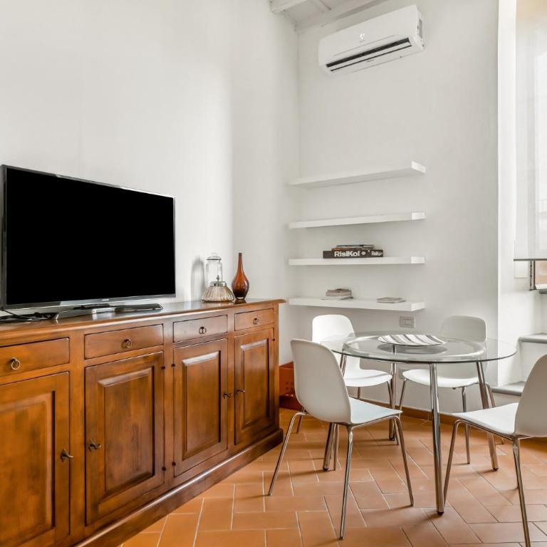 GuestHost - The Lions' Apartment in the Historic Centre x8 - Appartamento con 3 Camere da Letto - 5