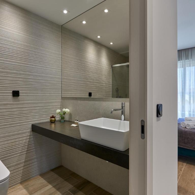Stylish Penthouse with Jacuzzi - by Welcomely - Apartamento de 3 dormitorios - 29