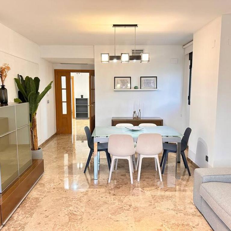 Amplio y Lujoso con vistas - Three-Bedroom Apartment - 3
