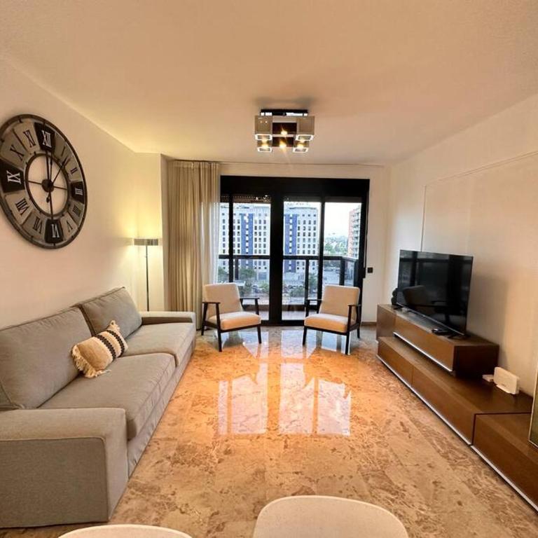 Amplio y Lujoso con vistas - Three-Bedroom Apartment - 10