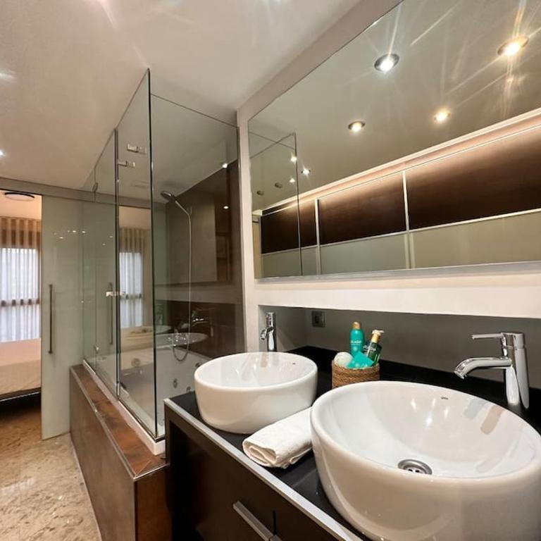 Amplio y Lujoso con vistas - Three-Bedroom Apartment - 12