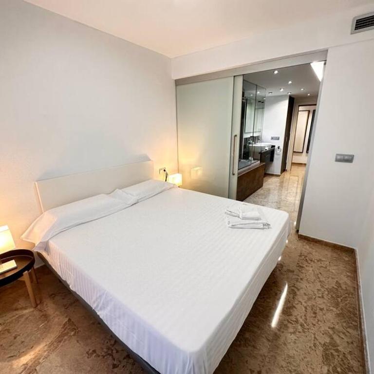Amplio y Lujoso con vistas - Three-Bedroom Apartment - 14