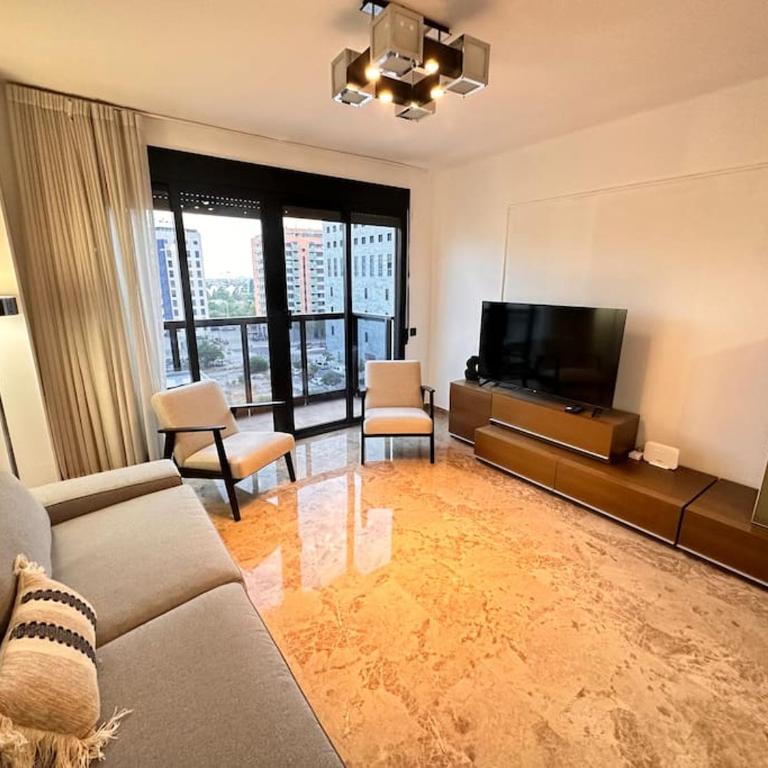 Amplio y Lujoso con vistas - Three-Bedroom Apartment - 19