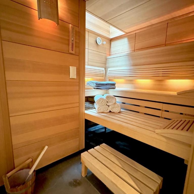 KITZ DELUXE SUITE 1 & 2 im Zentrum mit eigenem SPA & PARKEN by belle-stay - Suite 3 Chambres - 1