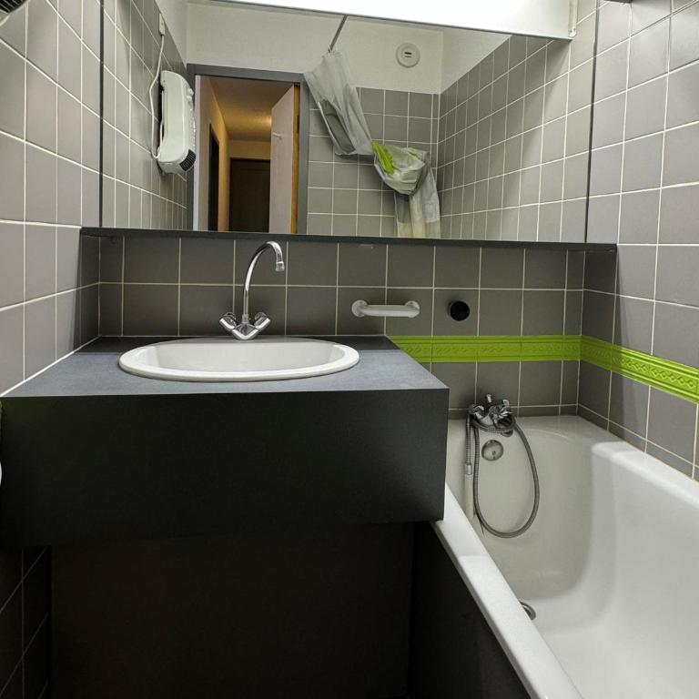 Appartement cosy au pied des pistes avec balcon et WIFI - One-Bedroom Apartment - 12