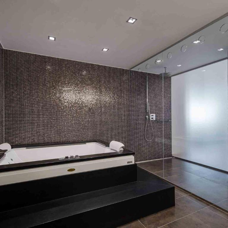 Eurostars Queen of Montenegro - Kraljevski Suite sa Terasom, Hidromasažnom Kadom i Panoramskim Pogledom - 5