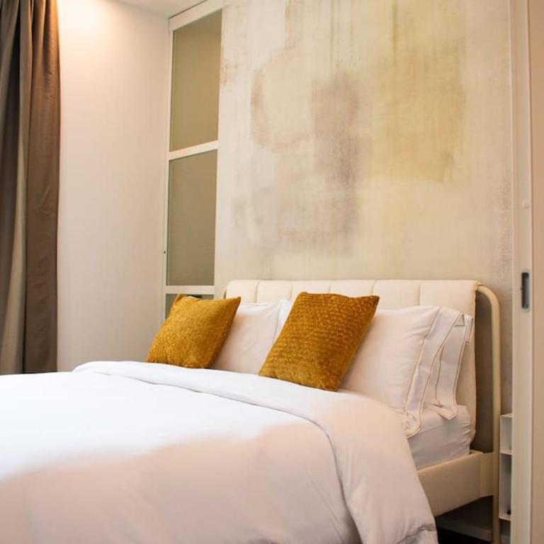 Eleganza nel Cuore di Como - Appartamento con 3 Camere da Letto - 2