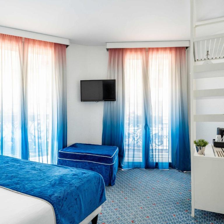 Hotel 34B - Astotel - Superior Family Room - 2 Bedrooms - 3