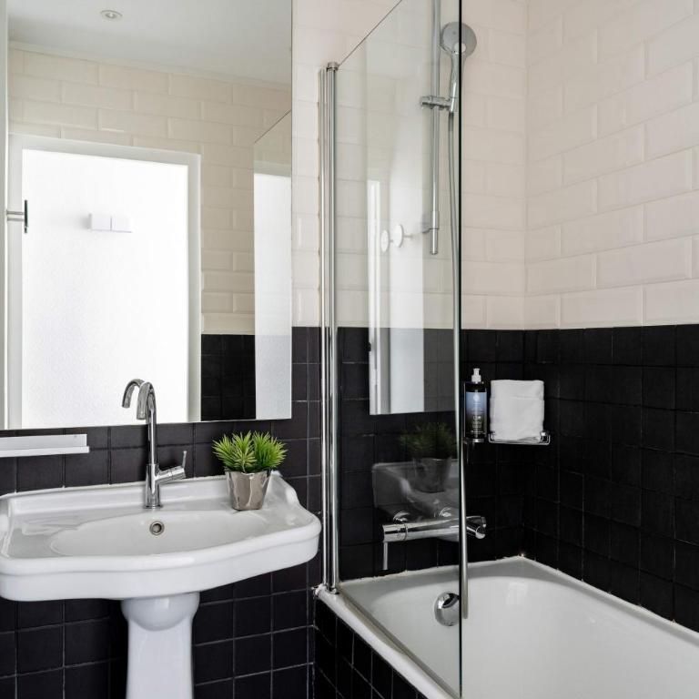 Hotel 34B - Astotel - Superior Family Room - 2 Bedrooms - 4