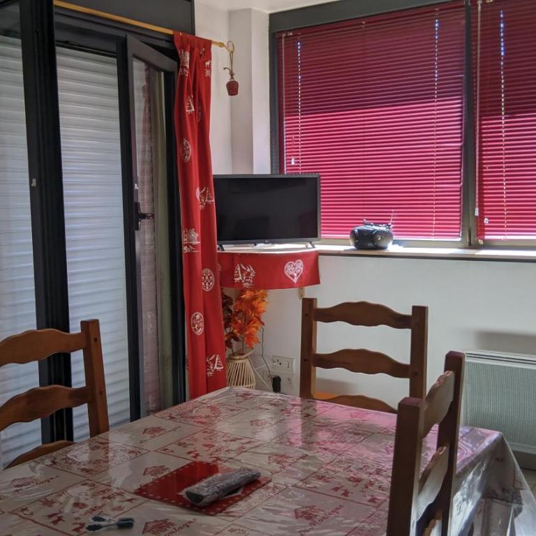 Joli T2 classé 2 étoiles avec coin cabine Briançon centre proche télécabine - Appartement 2 Chambres - 13