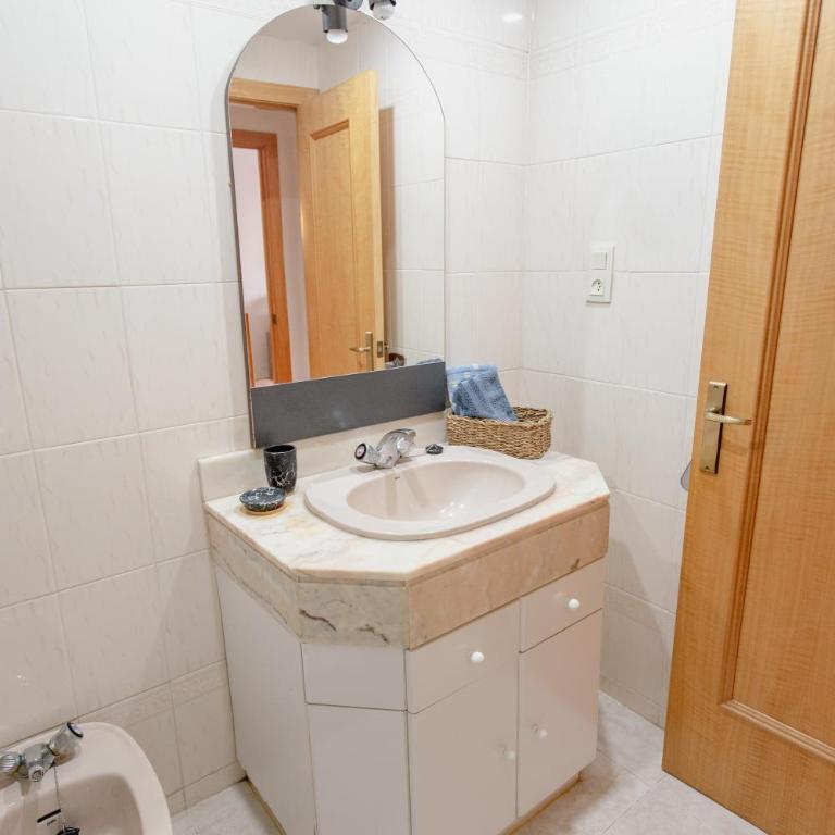 Ex - Céntrico Apartamento Europa con Piscina - Two-Bedroom Apartment - 16