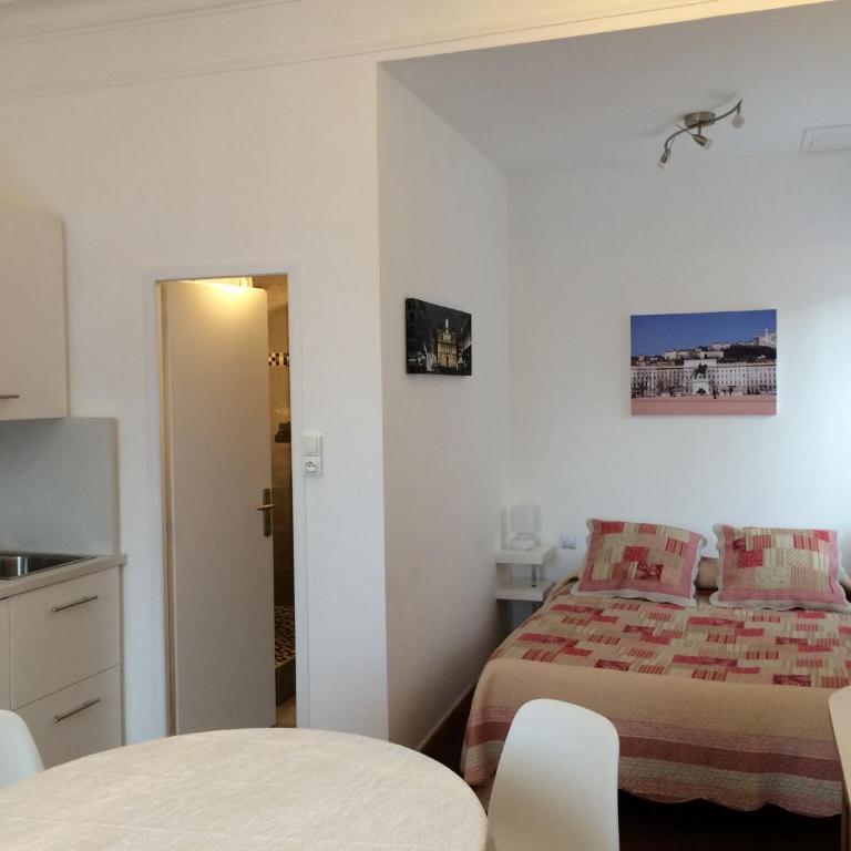 B&B "Clos Feuillat" - Chambre Triple avec Salle de Bains Privative - 1