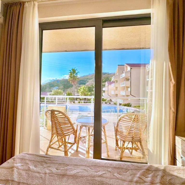 Sunset Poolside Retreat BlueH - Apartman sa 2 Spavaće Sobe i Pogledom na Bazen - 13