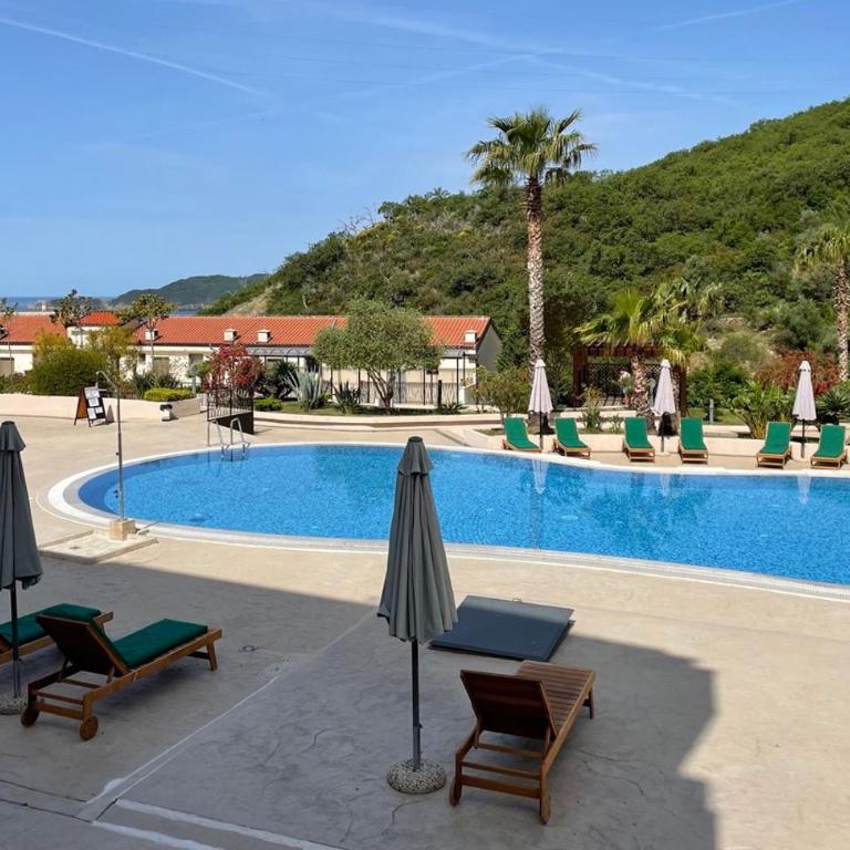 Sunset Poolside Retreat BlueH - Apartman sa 2 Spavaće Sobe i Pogledom na Bazen - 23
